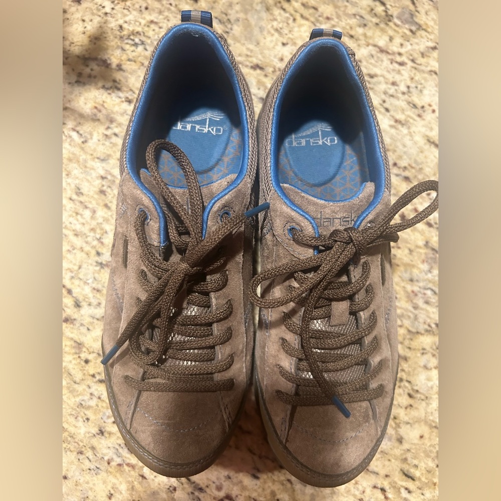 Dansko Paisley waterproof suede  hiking/walking shoes. Like new size 38(7.5-8)
